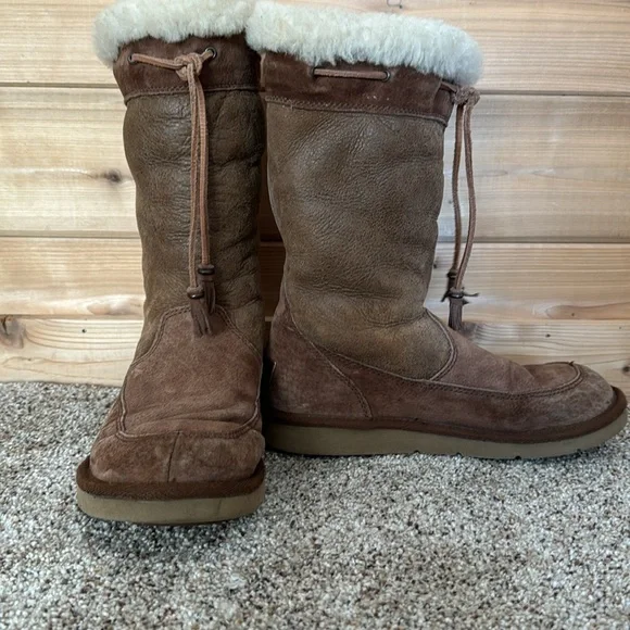 Ugg Leather and Sheep skin Lined Boots Size 8 - Picture 2 of 8